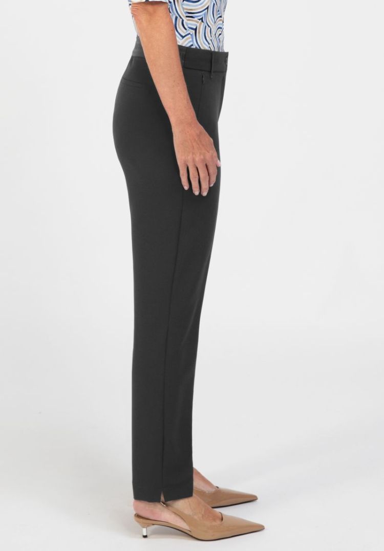  070 black