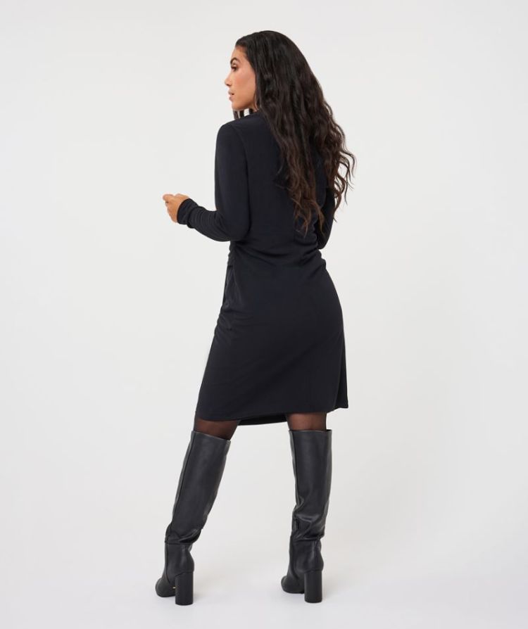  000 BLACK
