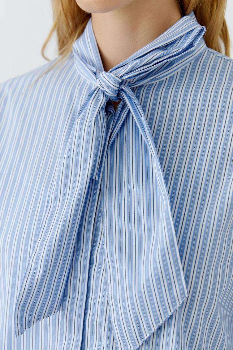  0531 BLUE WHITE