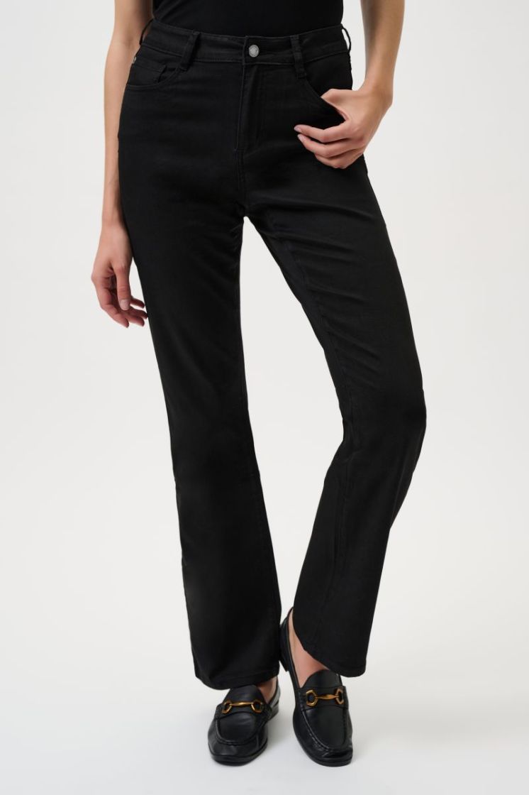 11 BLACK