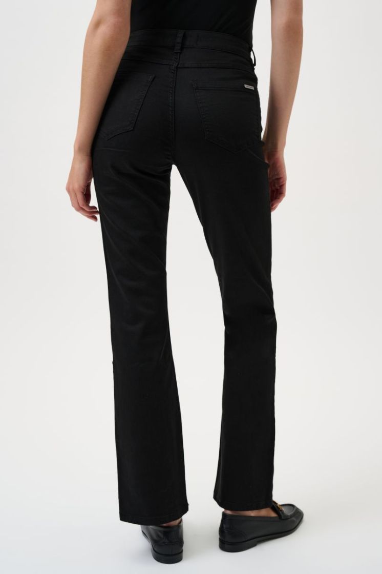 11 BLACK