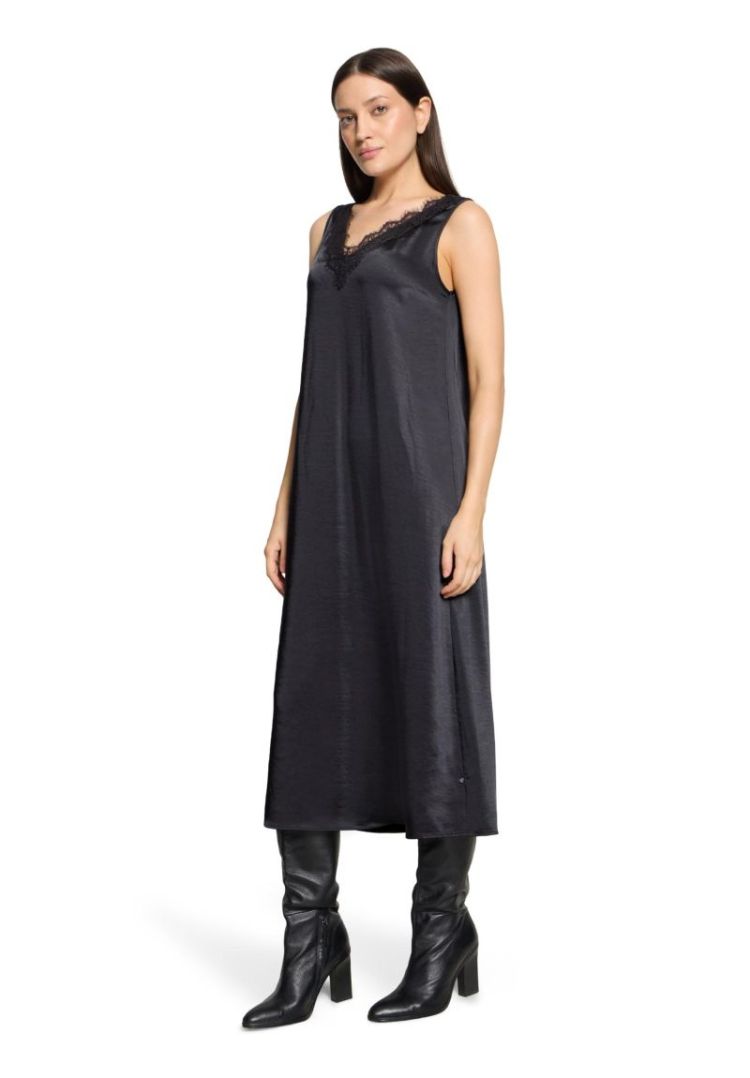  9045 Black